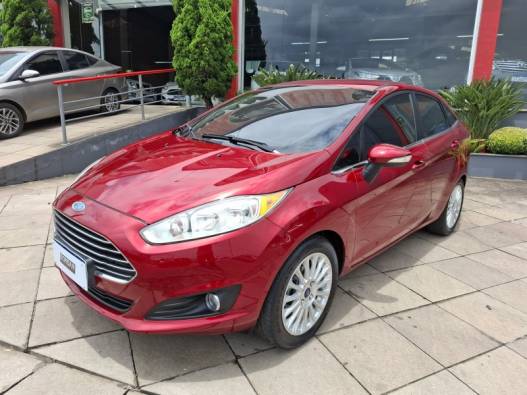 FORD - FIESTA - 2014/2015 - Vermelha - R$ 49.900,00