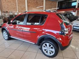 RENAULT - SANDERO - 2013/2014 - Vermelha - R$ 45.900,00