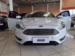 FORD - FOCUS - 2015/2016 - Branca - R$ 66.900,00