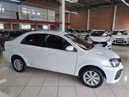 TOYOTA - ETIOS - 2020/2021 - Branca - R$ 68.900,00