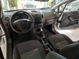 FORD - FIESTA - 2015/2016 - Branca - R$ 48.900,00