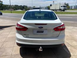 FORD - FOCUS - 2013/2014 - Branca - R$ 56.900,00