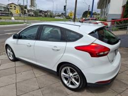 FORD - FOCUS - 2017/2017 - Branca - R$ 63.900,00