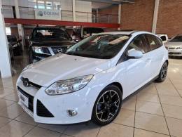 FORD - FOCUS - 2014/2015 - Branca - R$ 64.900,00