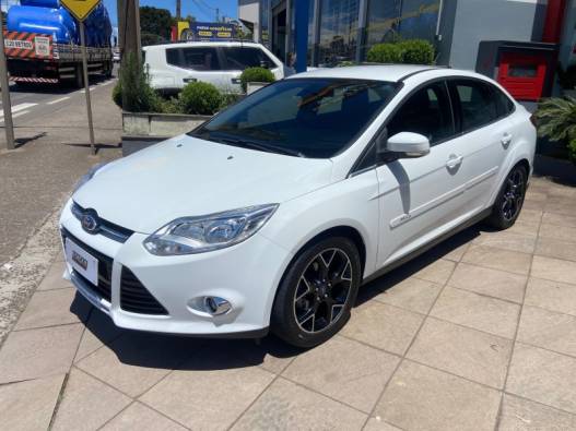 FORD - FOCUS - 2013/2014 - Branca - R$ 56.900,00