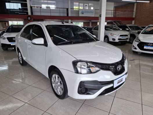 TOYOTA - ETIOS - 2020/2021 - Branca - R$ 68.900,00