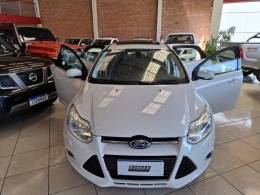 FORD - FOCUS - 2014/2015 - Branca - R$ 64.900,00