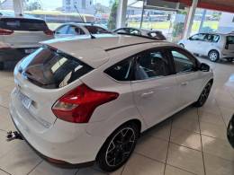 FORD - FOCUS - 2014/2015 - Branca - R$ 64.900,00