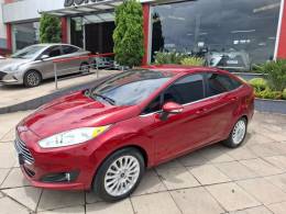 FORD - FIESTA - 2014/2015 - Vermelha - R$ 49.900,00