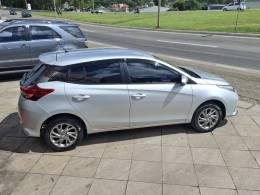 TOYOTA - YARIS - 2022/2023 - Prata - R$ 92.900,00