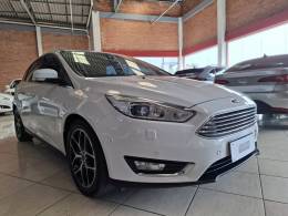 FORD - FOCUS - 2015/2016 - Branca - R$ 66.900,00