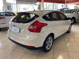 FORD - FOCUS - 2014/2015 - Branca - R$ 56.900,00