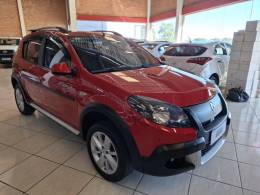 RENAULT - SANDERO - 2013/2014 - Vermelha - R$ 45.900,00