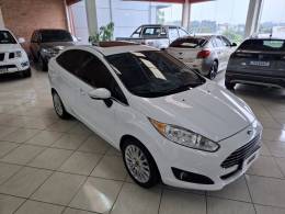 FORD - FIESTA - 2015/2016 - Branca - R$ 59.900,00