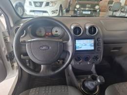 FORD - FIESTA - 2002/2003 - Branca - R$ 23.900,00