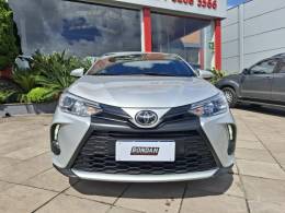 TOYOTA - YARIS - 2022/2023 - Prata - R$ 92.900,00