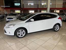 FORD - FOCUS - 2014/2015 - Branca - R$ 56.900,00