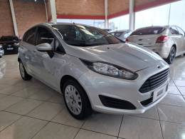 FORD - FIESTA - 2014/2015 - Prata - R$ 45.900,00