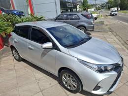 TOYOTA - YARIS - 2022/2023 - Prata - R$ 92.900,00