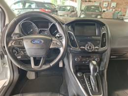 FORD - FOCUS - 2015/2016 - Branca - R$ 66.900,00