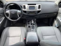 TOYOTA - HILUX - 2013/2013 - Prata - R$ 137.900,00