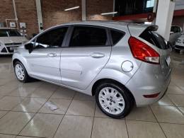 FORD - FIESTA - 2014/2015 - Prata - R$ 45.900,00