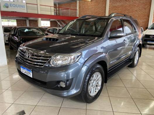 TOYOTA - HILUX SW4 - 2012/2012 - Cinza - R$ 139.900,00