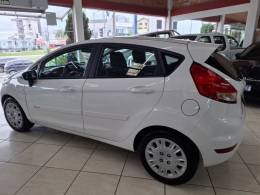 FORD - FIESTA - 2015/2016 - Branca - R$ 48.900,00