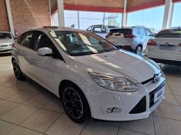 FORD - FOCUS - 2014/2015 - Branca - R$ 64.900,00