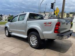 TOYOTA - HILUX - 2013/2013 - Prata - R$ 137.900,00