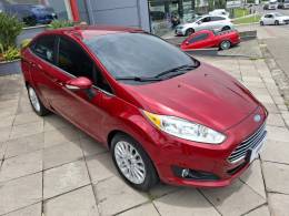 FORD - FIESTA - 2014/2015 - Vermelha - R$ 49.900,00