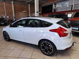 FORD - FOCUS - 2014/2015 - Branca - R$ 64.900,00