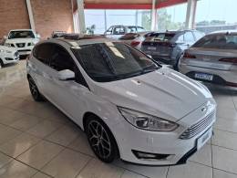 FORD - FOCUS - 2015/2016 - Branca - R$ 66.900,00