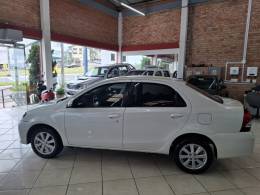 TOYOTA - ETIOS - 2020/2021 - Branca - R$ 68.900,00