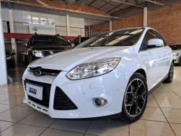 FORD - FOCUS - 2014/2015 - Branca - R$ 64.900,00