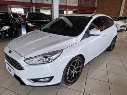 FORD - FOCUS - 2015/2016 - Branca - R$ 66.900,00