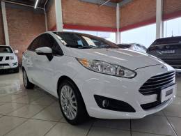 FORD - FIESTA - 2015/2016 - Branca - R$ 59.900,00