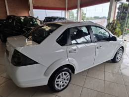 FORD - FIESTA - 2013/2014 - Branca - R$ 34.900,00