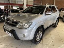 TOYOTA - HILUX SW4 - 2005/2006 - Prata - R$ 102.000,00