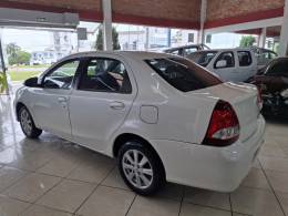 TOYOTA - ETIOS - 2020/2021 - Branca - R$ 68.900,00