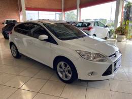 FORD - FOCUS - 2014/2015 - Branca - R$ 56.900,00