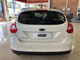 FORD - FOCUS - 2014/2015 - Branca - R$ 56.900,00