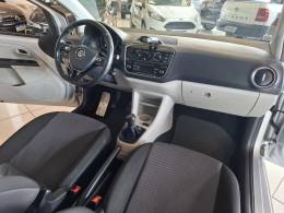 VOLKSWAGEN - UP - 2017/2018 - Prata - R$ 57.900,00