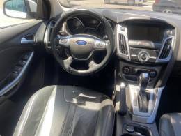 FORD - FOCUS - 2013/2014 - Branca - R$ 56.900,00