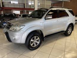 TOYOTA - HILUX SW4 - 2005/2006 - Prata - R$ 102.000,00