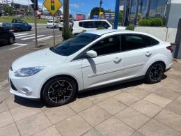 FORD - FOCUS - 2013/2014 - Branca - R$ 56.900,00