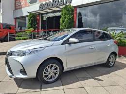 TOYOTA - YARIS - 2022/2023 - Prata - R$ 92.900,00