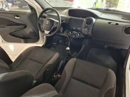 TOYOTA - ETIOS - 2020/2021 - Branca - R$ 68.900,00