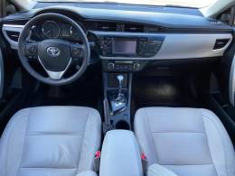 TOYOTA - COROLLA - 2014/2015 - Prata - R$ 88.900,00