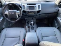 TOYOTA - HILUX - 2013/2013 - Prata - R$ 137.900,00